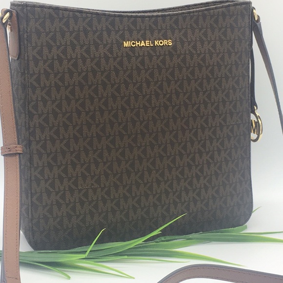 Michael Kors LG MESSENGER Crossbody BROWN - Picture 14 of 16